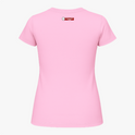 Camiseta com estampa frontal de gato com chapéu de mago, lendo um livro cercado por cristais e névoa; estampa traseira com pequeno logotipo textual.