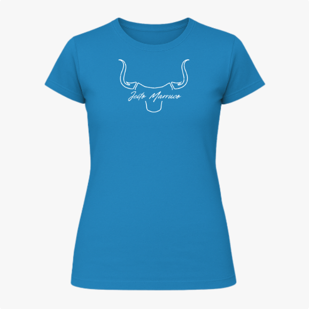 Camiseta com estampa frontal de contorno estilizado de cabeça de touro com chifres curvados, acompanhada por uma inscrição cursiva centralizada.