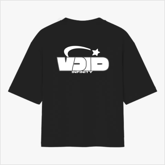 Camiseta com estampa traseira de logotipo estilizado "VOID INFINITY", acompanhada por um arco e uma estrela, criando um visual dinâmico e moderno.