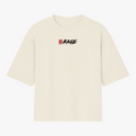 Camiseta com estampa frontal de logotipo estilizado com escrita "KAGE" e símbolo geométrico, e estampa traseira de personagem em posição de combate, envolto em efeitos sombrios e dinâmicos.