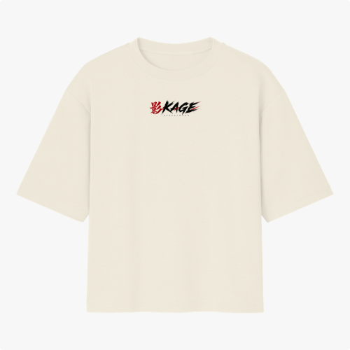 Camiseta com estampa frontal de logotipo estilizado com escrita "KAGE" e símbolo geométrico, e estampa traseira de personagem em posição de combate, envolto em efeitos sombrios e dinâmicos.