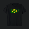 Camiseta com estampa frontal de "ORDEM & PROGRESSO" sobre uma bandeira fragmentada do Brasil e estampa traseira com "ELEVEN" e um pequeno símbolo.