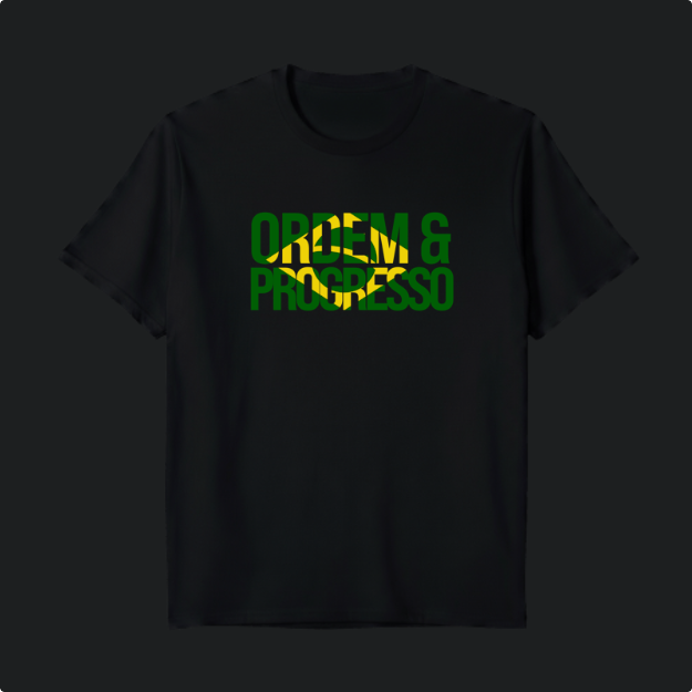 Camiseta com estampa frontal de "ORDEM & PROGRESSO" sobre uma bandeira fragmentada do Brasil e estampa traseira com "ELEVEN" e um pequeno símbolo.
