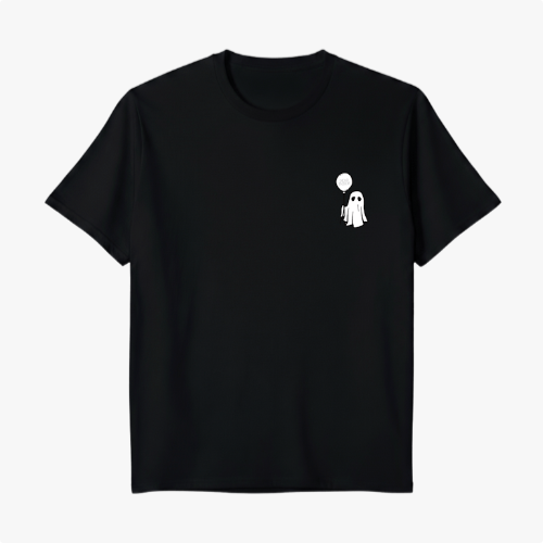 Camiseta com estampa frontal de um pequeno fantasma segurando um balão, localizado no lado esquerdo do peito, oferecendo um toque divertido e sutil.