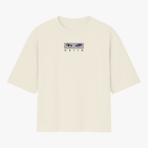Camiseta com estampa frontal de olhos intensos e nome em destaque, e estampa traseira de personagem estilizado com texo, figuras geométricas e ilustrações.