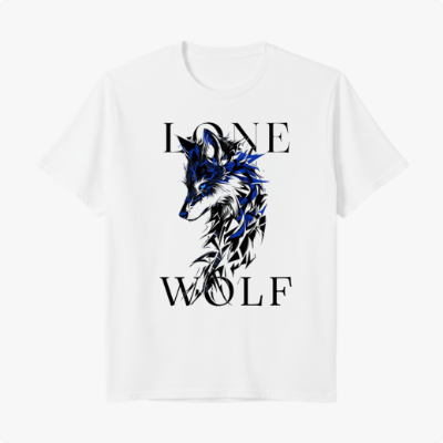 Camiseta com estampa frontal de lobo estilizado em traços geométricos com detalhes contrastantes e as palavras "Lone Wolf" dispostas acima e abaixo.