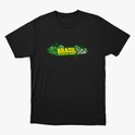 Camiseta com estampa frontal de elementos do agronegócio, incluindo tratores e paisagens agrícolas, junto à inscrição "BRASIL O PAÍS DO AGRO".