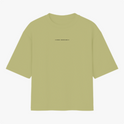 Camiseta com estampa frontal de texto estilizado centralizado "IRON DISCIPLINE", em letras maiúsculas, com pequenos símbolos de adição em cada extremidade.