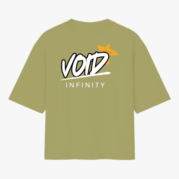 Camiseta com estampa traseira de "VOID INFINITY" em letras estilizadas, acompanhada de uma estrela geométrica destacada acima da palavra "VOID".