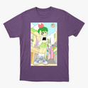 Camiseta com estampa frontal de personagem de cabelo verde e roupa casual em uma rua colorida, com sol sorridente no céu e detalhes urbanos vibrantes.