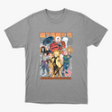 Camiseta com estampa frontal de personagens de anime em poses dinâmicas, rodeados por símbolos japoneses e detalhes florais, com texto em destaque.