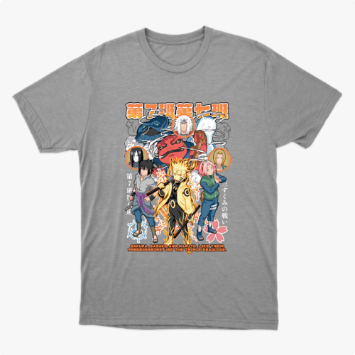 Camiseta com estampa frontal de personagens de anime em poses dinâmicas, rodeados por símbolos japoneses e detalhes florais, com texto em destaque.