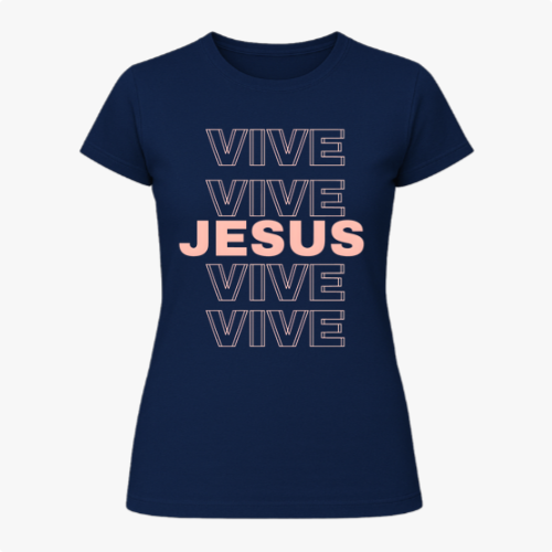 Camiseta com estampa frontal de repetição da palavra "VIVE" em diferentes camadas e destaque central para a palavra "JESUS" em estilo ousado.