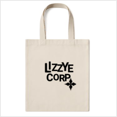 Ecobag com estampa frontal de texto estilizado "LZZYE CORP", acompanhado por símbolos geométricos semelhantes a estrelas posicionados abaixo.