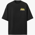 Camiseta com estampa frontal de "Blem Company" estilizado em tipografia mista e estampa traseira de uma cabeça clássica com rodelas de pepino nos olhos.