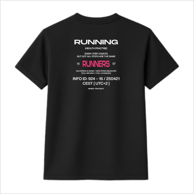 Camiseta com estampa frontal de "RUNNERS NINES PROJECT" e estampa traseira detalhada com textos sobre corrida, números e o título "RUNNERS" centralizado.