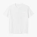 Camiseta com estampa frontal de "RIVALS" em letras elegantes e estampa traseira com imagem de carros de corrida, acompanhada das frases "NO SAFETY. NO MERCY" repetidas.