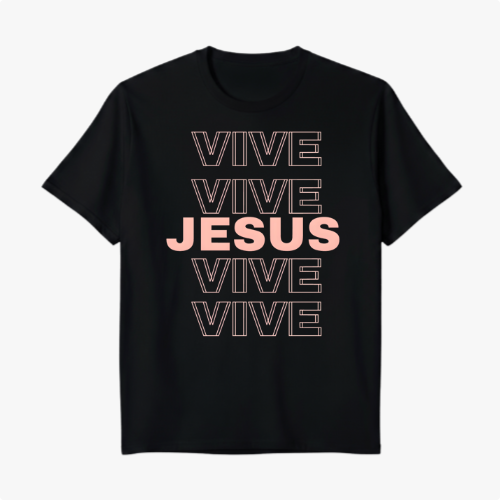 Camiseta com estampa frontal de palavras repetidas "VIVE" em estilo bold, em alinhamento central, intercaladas por "JESUS" em destaque centralizado.