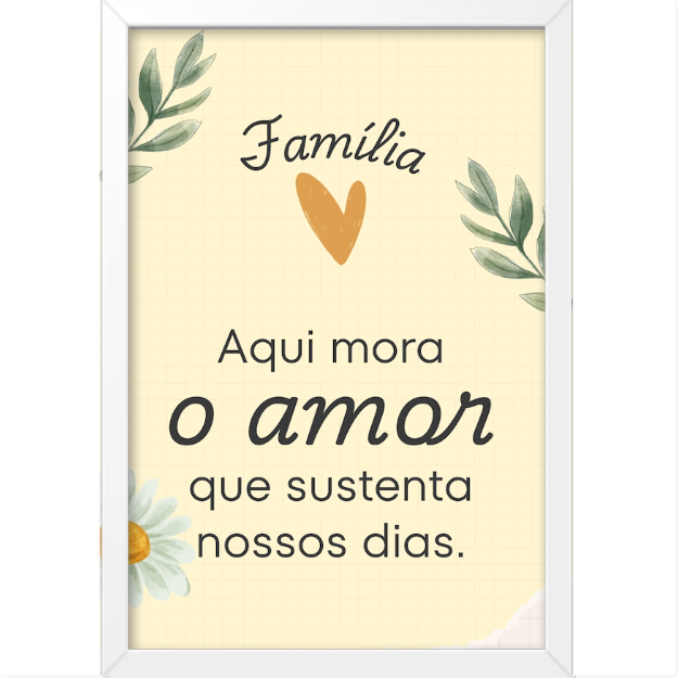 Quadro com estampa de mensagem "Família Aqui mora o amor que sustenta nossos dias" entre ramos de folhas, coração laranja e margarida.