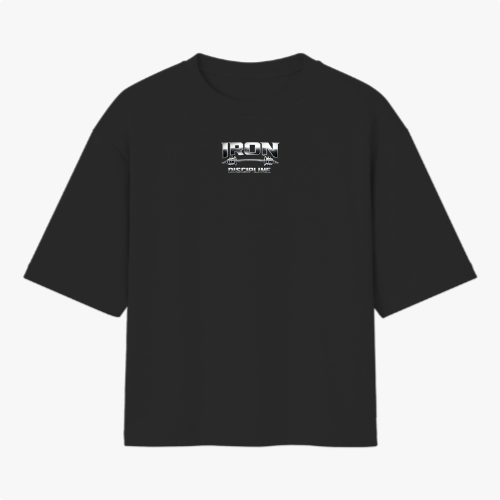 Camiseta com estampa frontal de "IRON DISCIPLINE" em estilo metálico e estampa traseira com "SEM DESCULPAS" em texto destacado acima de "IRON DISCIPLINE".