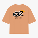 Camiseta com estampa traseira de "VOID INFINITY" em letras estilizadas, acompanhada de uma estrela geométrica destacada acima da palavra "VOID".