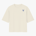 Camiseta com estampa frontal de figura geométrica abstrata e estampa traseira de pássaro estilizado com frases e elementos gráficos variados.