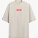 Camiseta com estampa frontal de logotipo com texto "Serbia" em destaque e estampa traseira apresentando ilustração de Odin com detalhes vikings elaborados.