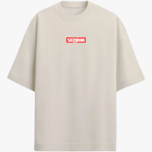 Camiseta com estampa frontal de logotipo com texto "Serbia" em destaque e estampa traseira apresentando ilustração de Odin com detalhes vikings elaborados.