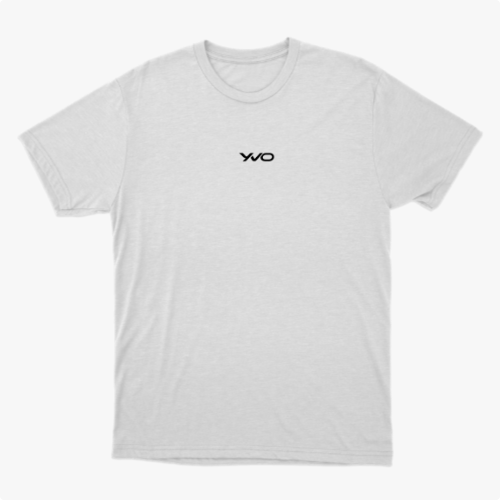 Camiseta com estampa frontal de texto estilizado centrado em letras cursivas.