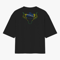 Camiseta com estampa frontal de chifres estilizados, localizados no lado esquerdo superior, e estampa traseira de cabeça de touro com texto "Jeito Marruco".