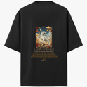 Camiseta com estampa frontal de uma coroa acima de texto "O Tigre Branco (Byakko)" e estampa traseira de tigre sob céu estrelado com folhas e texto japonês.