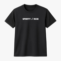 Camiseta com estampa frontal de lettering "SPORTY & RICH" e estampa traseira de "SPORTY & RICH RUNNING CLUB" acompanhada de "Rowher Club" abaixo.