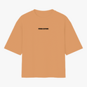 Camiseta com estampa frontal de "Févera Clothing" e estampa traseira de texto bíblico "O senhor é o meu pastor e nada me faltará", salmo 23, e um desenho de ovelha.