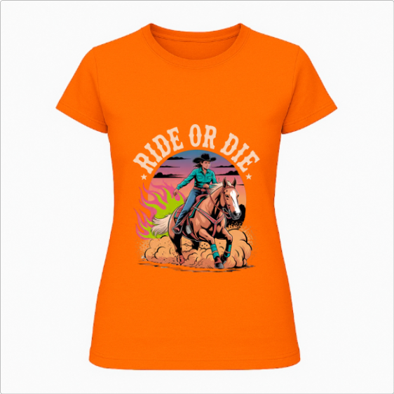 Camiseta com estampa frontal de cowboy montado em cavalo, fundo de pôr do sol com chamas verdes e a frase "Ride or Die" em destaque.