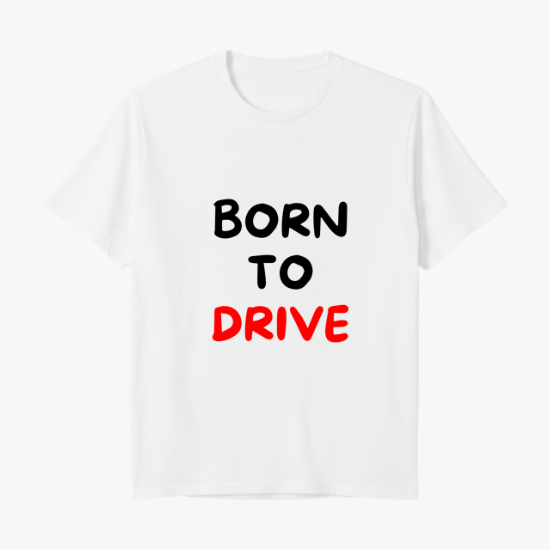 Camiseta com estampa frontal de texto estilizado "BORN TO DRIVE", com as palavras "BORN" e "TO" em fonte preta e "DRIVE" em destaque vermelho.