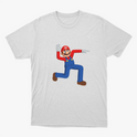 Camiseta com estampa frontal de um personagem icônico de macacão levantando uma mão aberta e apontando na outra direção, em posição alegre e animada.