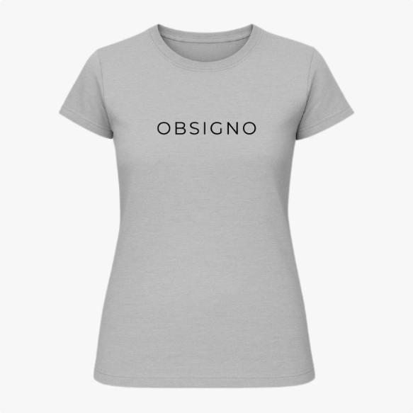 Camiseta com estampa frontal de texto minimalista apresentando a palavra "OBSIGNO" em um estilo simples e moderno.
