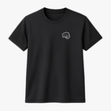 Camiseta com estampa frontal de um punho cerrado em estilo simples e estampa traseira com a frase "no mercy club" em fonte medieval.