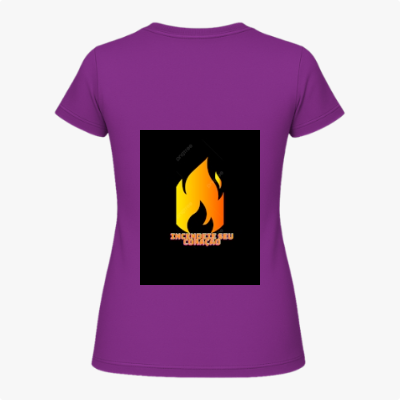 Camiseta com estampa frontal de chama pequena e estampa traseira de chama grande com texto "INCENDEIE SEU CORAÇÃO" sobreposta.