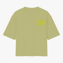 Camiseta com estampa frontal de lettering "Deus é bom" em estilo caligráfico detalhado e estampa traseira idêntica, porém em tamanho ampliado.