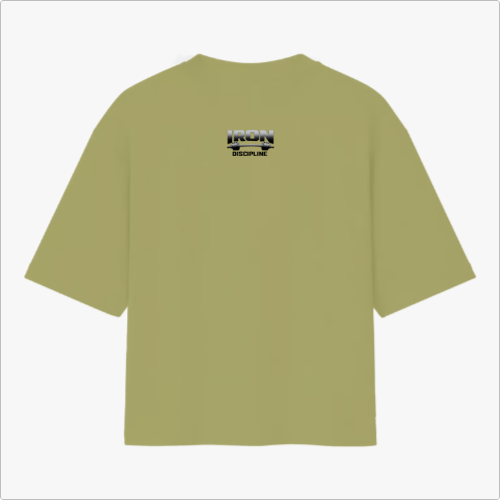 Camiseta com estampa traseira de letras estilizadas formando as palavras "IRON DISCIPLINE", com elementos geométricos complementares abaixo.