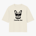 Camiseta com estampa frontal de um cão com óculos escuros acima da frase "Cool like that".