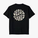 Camiseta com estampa frontal de um círculo contendo as palavras "Jesus Saves" e estampa traseira maior do mesmo círculo com a mesma mensagem.
