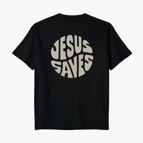 Camiseta com estampa frontal de um círculo contendo as palavras "Jesus Saves" e estampa traseira maior do mesmo círculo com a mesma mensagem.