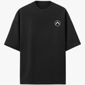 Camiseta com estampa frontal de símbolo minimalista e estampa traseira de fita cassete retro em cenário neon com palmeiras e pôr do sol vibrante.