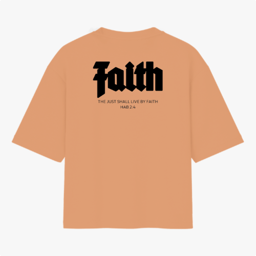 Camiseta com estampa frontal de "REMNNT" e estampa traseira de "Faith" acompanhada da frase "The just shall live by faith Hab 2:4".