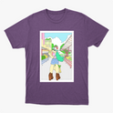 Camiseta com estampa frontal de desenho de uma jovem em cenário urbano, usando botas e gorro, carregando sacola, com prédios e céu ao fundo.