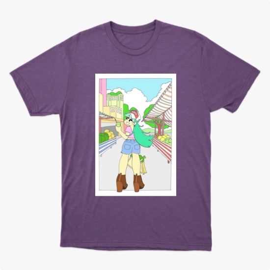 Camiseta com estampa frontal de desenho de uma jovem em cenário urbano, usando botas e gorro, carregando sacola, com prédios e céu ao fundo.