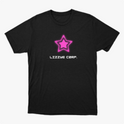 Camiseta com estampa frontal de estrela com contorno em destaque e texto estilizado logo abaixo.