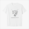 Camiseta com estampa frontal de rosto abstrato em linhas contínuas, acompanhada de texto na parte inferior, contendo uma citação reflexiva.